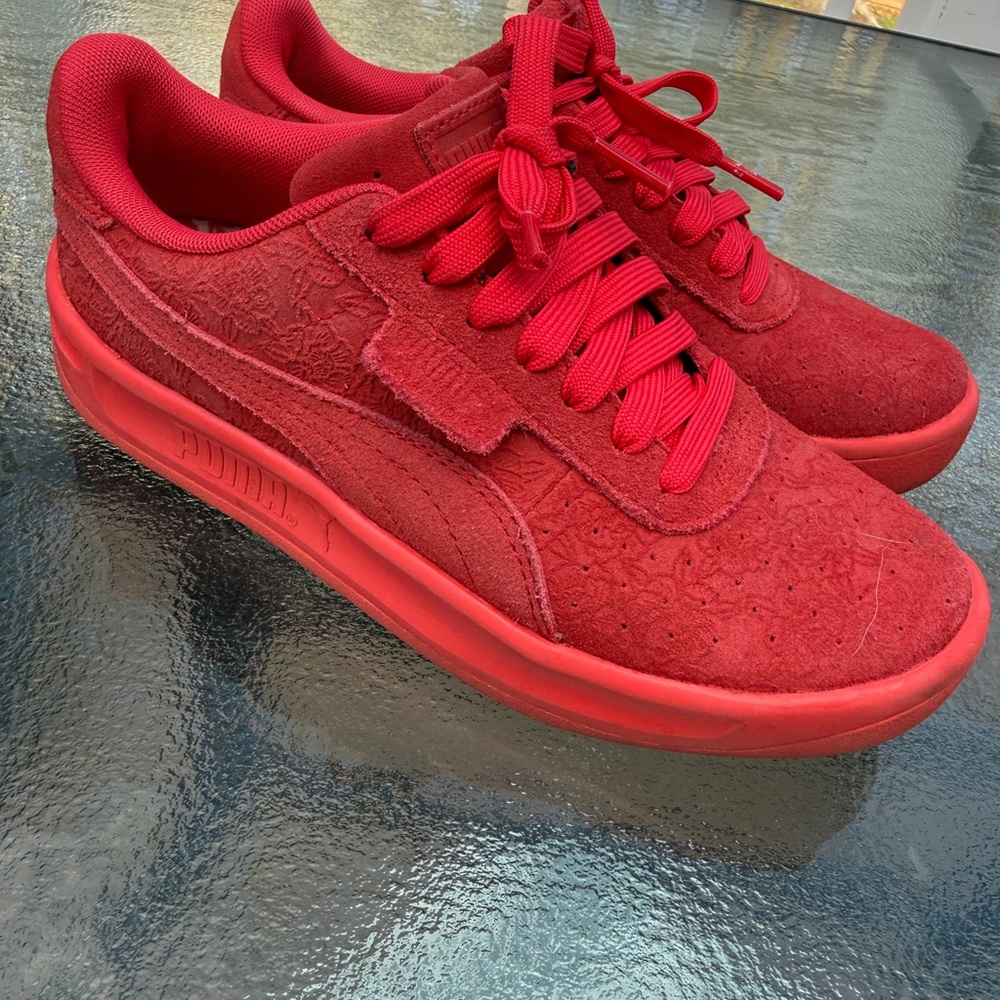 Puma sz 7 California Tol Emboss red suede sneakers shoes